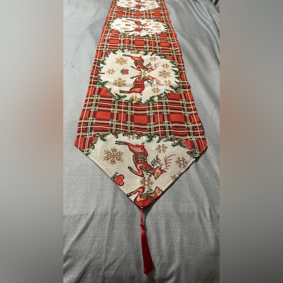 Christmas Deer Table Runner - Picture 2 of 4